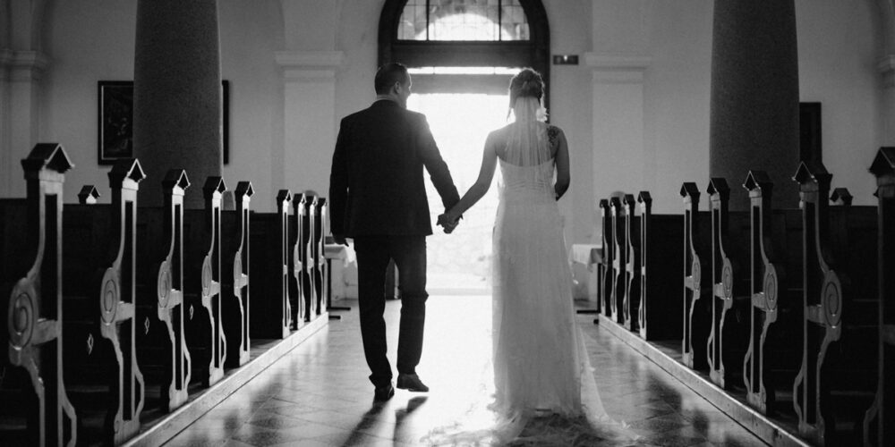 Brautpaar Auszug bei einer Hochzeit in Ebensee, von Fotograf Kosia